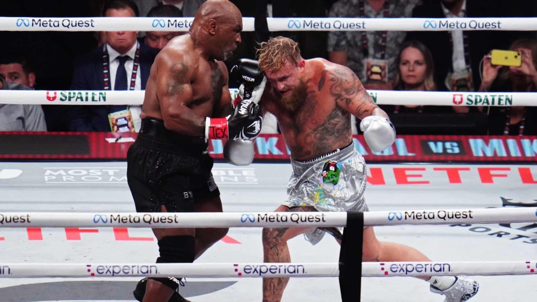 Jake Paul vs Mike Tyson